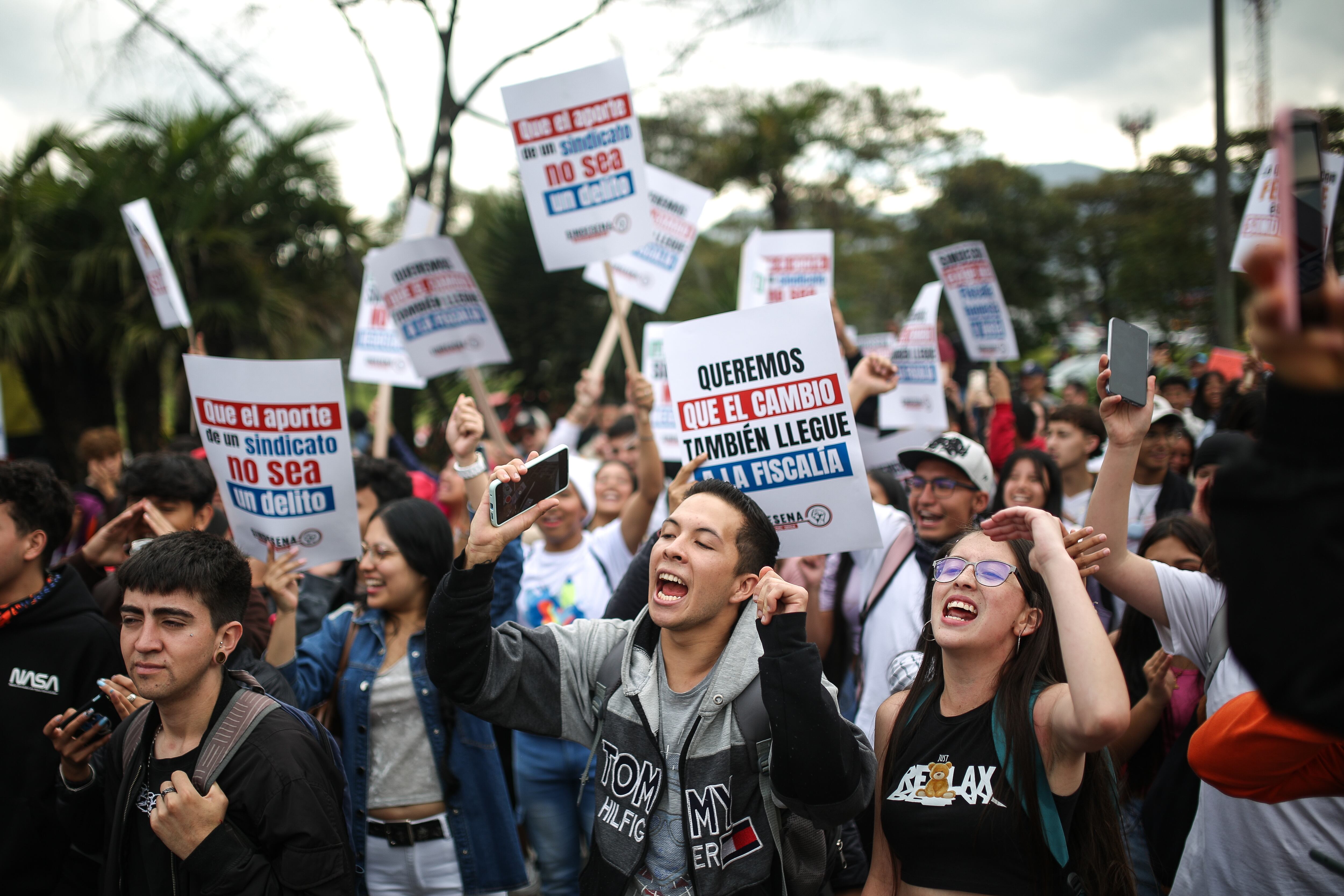 Fecode, manifestación frente a la Fiscalia, convocada por el Presidente Gustavo Petro