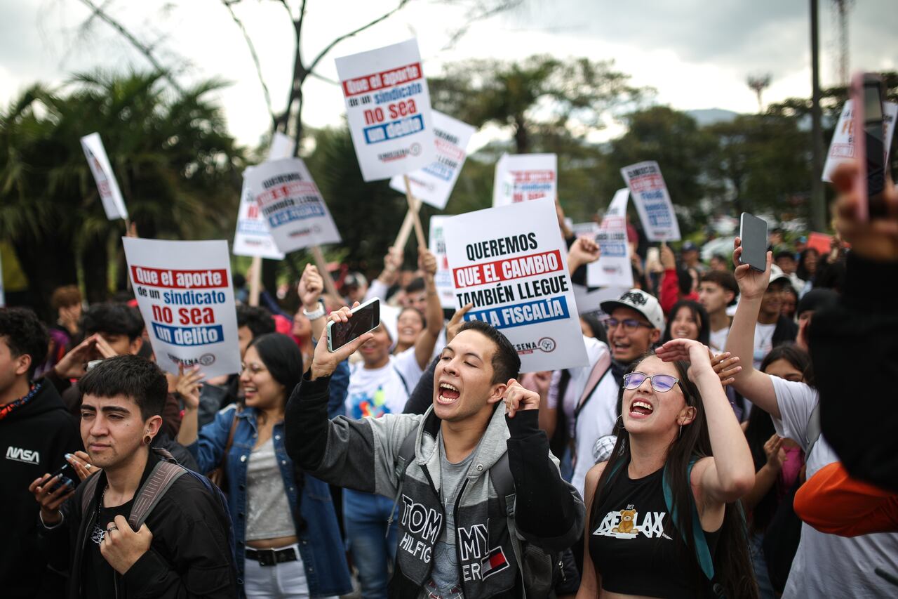Fecode, manifestación frente a la Fiscalia, convocada por el Presidente Gustavo Petro