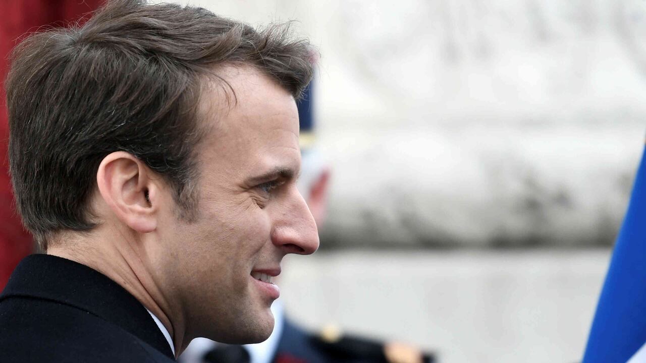 Macron solicitó a un joven que le dijera "señor presidente".
