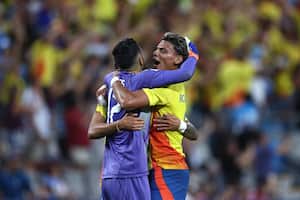 CHARLOTTE, NORTH CAROLINA - JULY 10: Daniel Mu�oz hugs Richard Rios of Colombia celebrates the first scored goal of Colombia during the CONMEBOL Copa America 2024 semifinal match between Uruguay and Colombia at Bank of America Stadium on July 10, 2024 in Charlotte, North Carolina. Jared C. Tilton/Getty Images/AFP (Photo by Jared C. Tilton / GETTY IMAGES NORTH AMERICA / Getty Images via AFP)