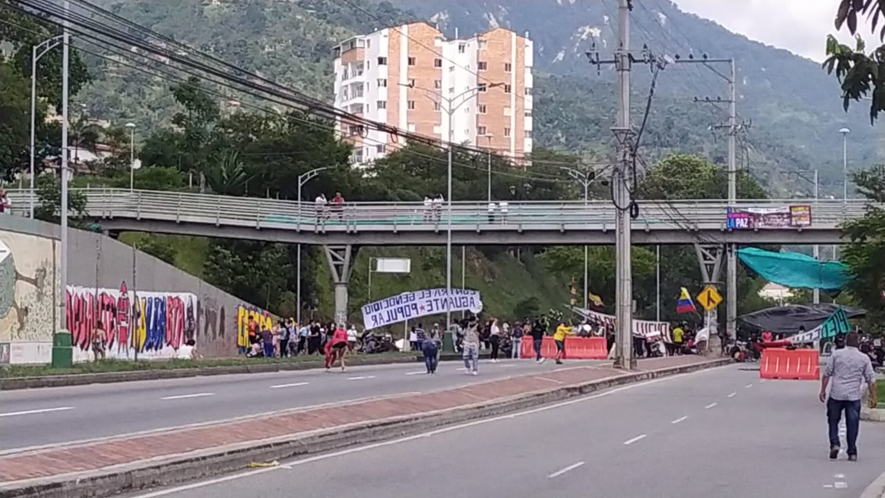 Uno de los bloqueos en Piedecuesta es en el intercambiador vial del barrio San Francisco.