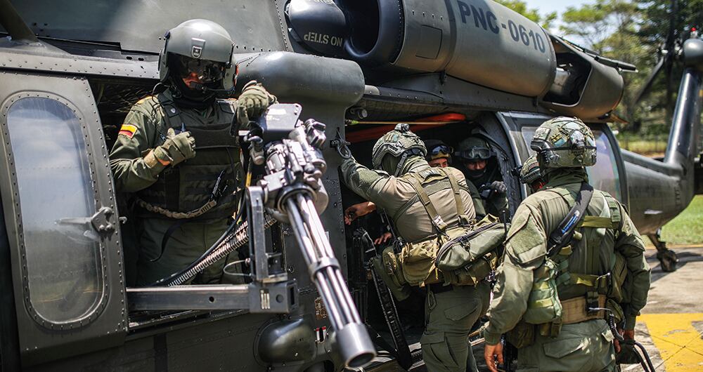 FUERZAS ARMADAS, sin plata_12