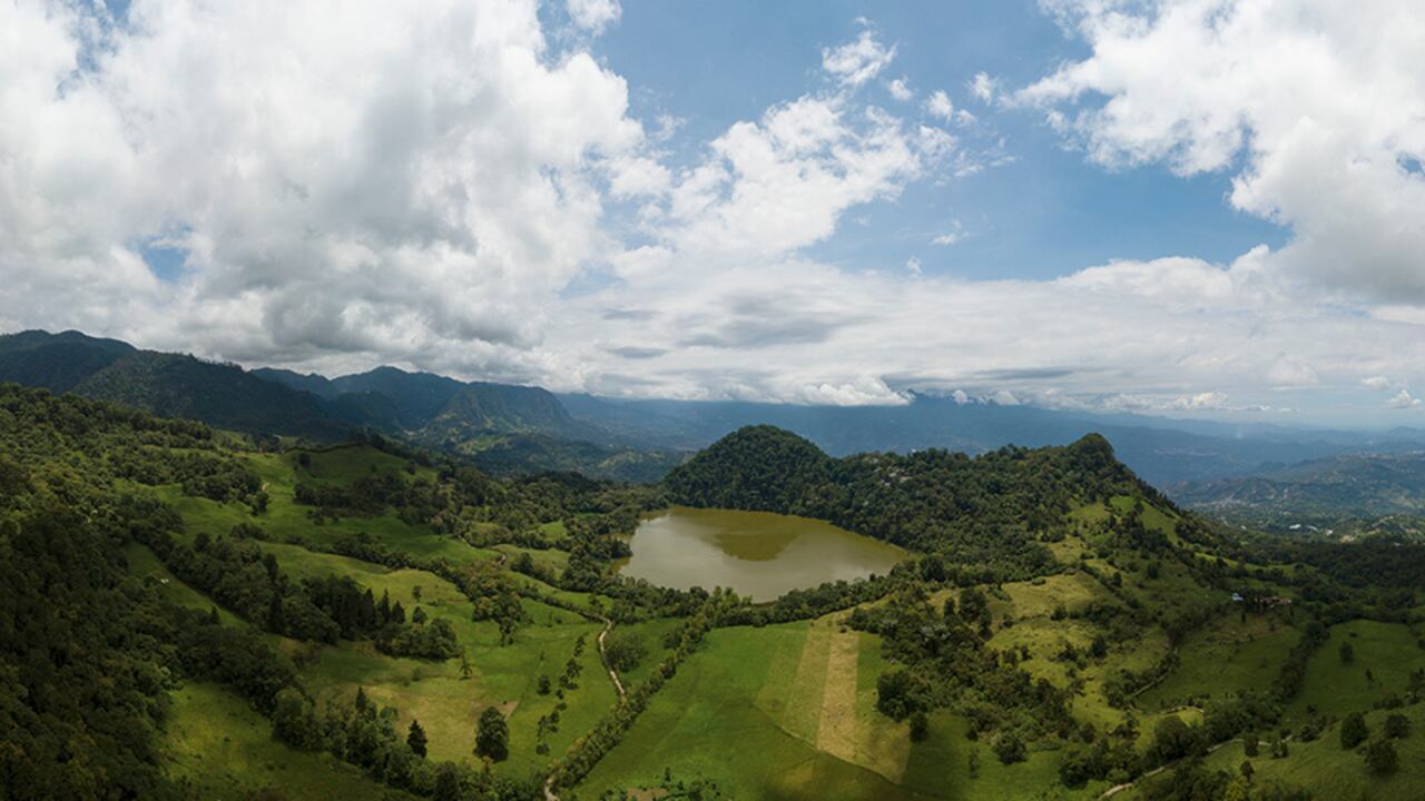 El foro digital ‘Río Bogotá: eje de desarrollo’ destacó la importancia de articular el trabajo de las comunidades con las entidades. La laguna de Pedro Palo, una joya natural de la cuenca baja, muestra esta unión.