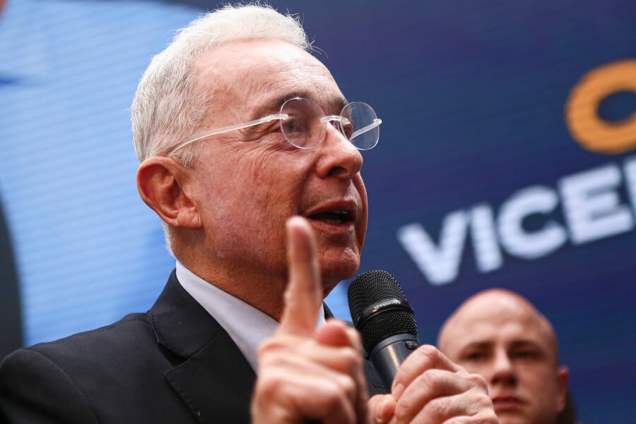 El expresidente Álvaro Uribe Vélez lanzó una dura advertencia contra el presidente electo, Abelardo de la Espriella. Esto a pesar de ser de la misma ideología política.