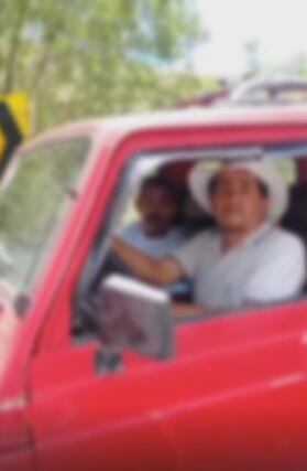 Dos hombres iban en el vehículo al cual estaba atado el cuerpo del perro.