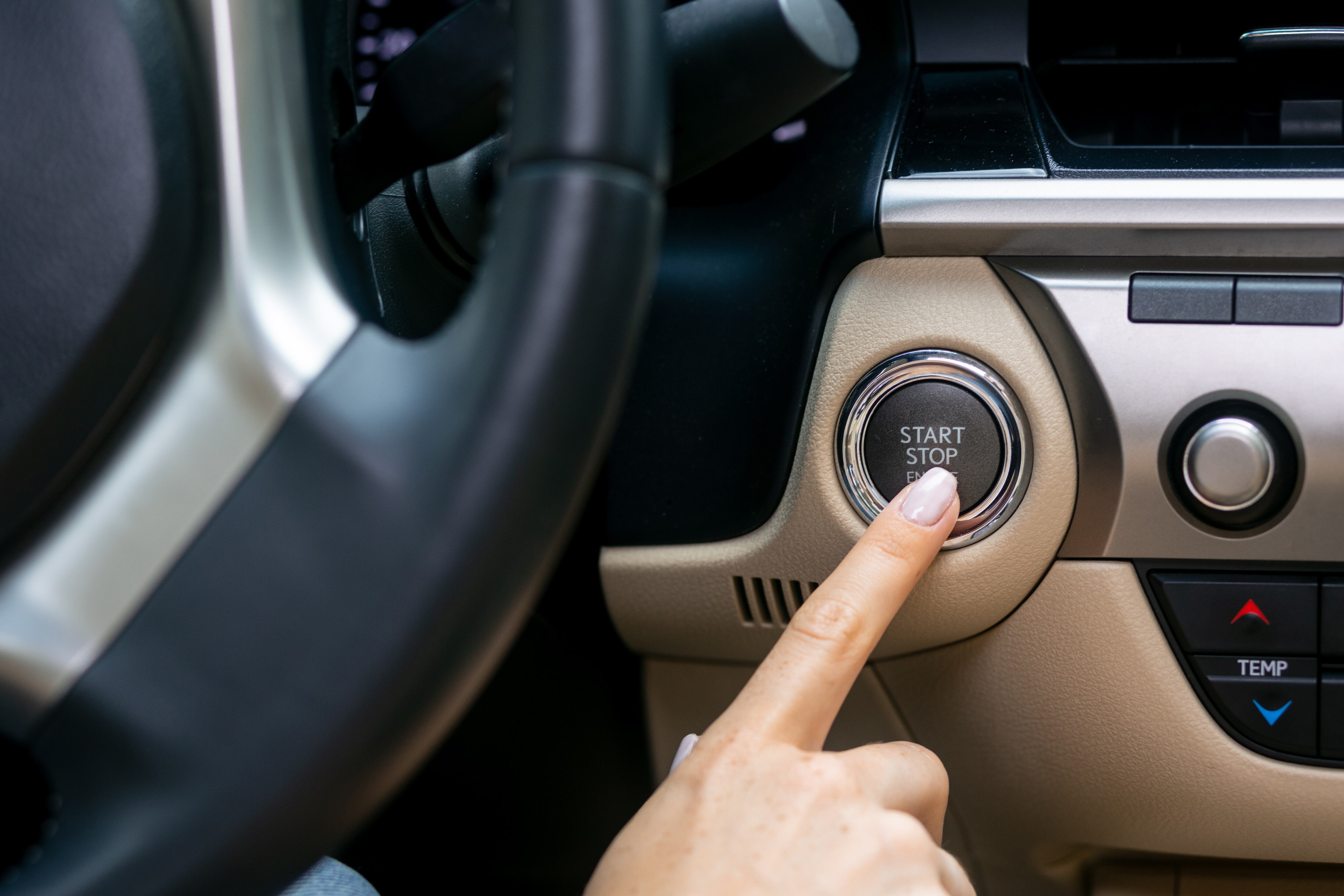Los carros modernos tienen sistemas Start Stop que permiten apagar el motor cuando el auto se detiene.
