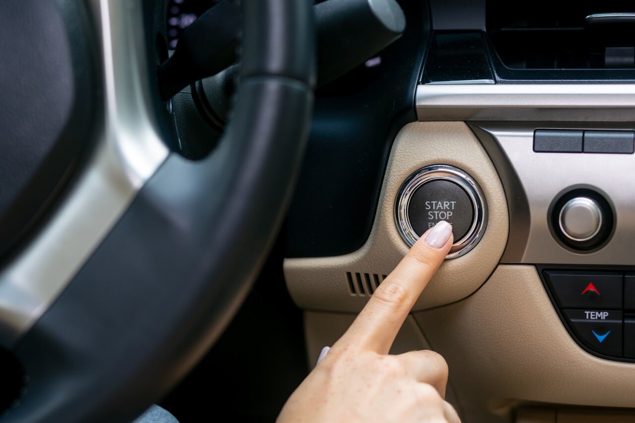 Los carros modernos tienen sistemas Start Stop que permiten apagar el motor cuando el auto se detiene.
