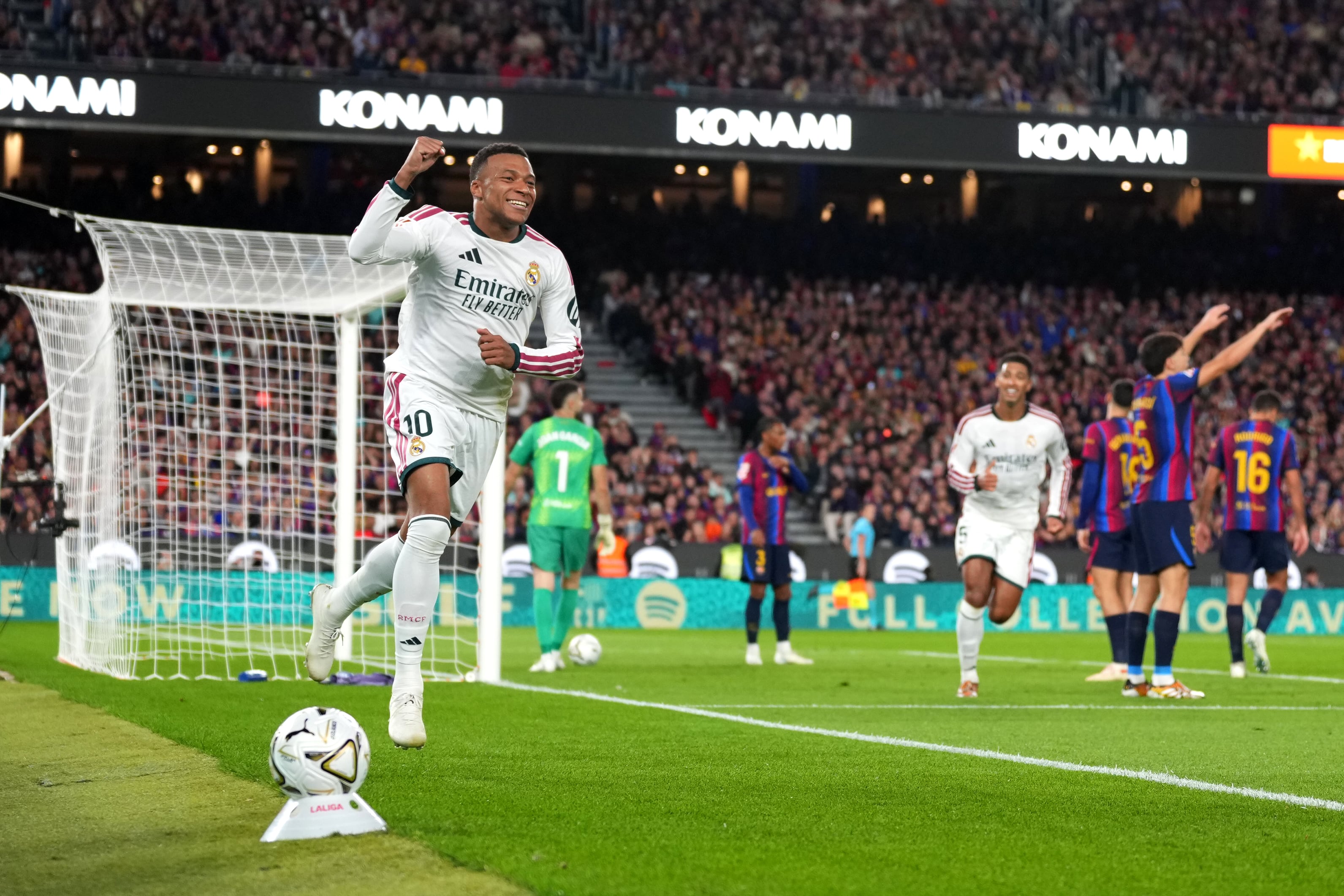 Kylian Mbappé marcó doblete en el clásico de LaLiga vs. Barcelona