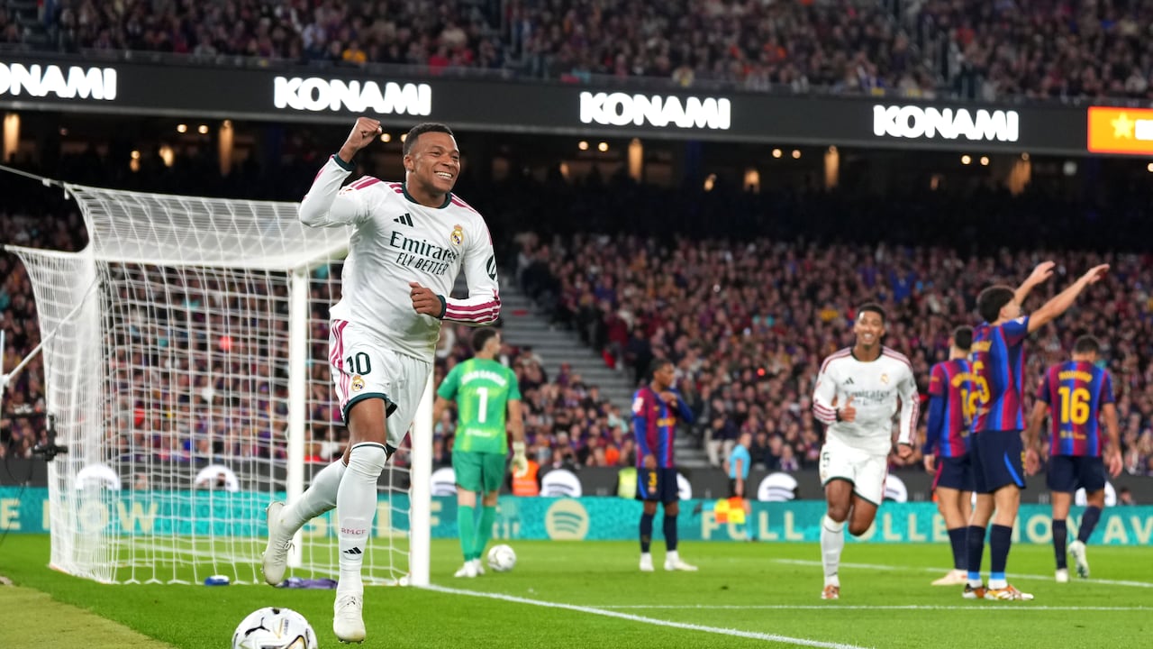 Kylian Mbappé marcó doblete en el clásico de LaLiga vs. Barcelona