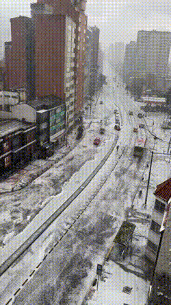 La carrera Séptima en Bogotá tras la fuerte granizada.