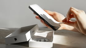 Un tono cereza oscuro sería la gran novedad de los próximos celulares de Apple.