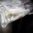 Contundente golpe del Comando Nocturno en Bogotá: fueron incautados 61 tubos con base de coca y 62 botellas de licor adulterado