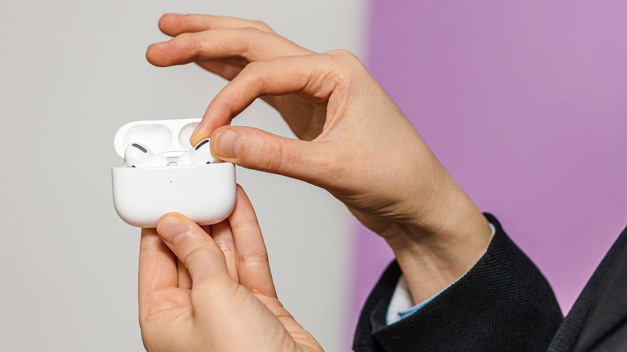 Apple ha revelado nuevas funciones para sus AirPods que se implementarán pronto.