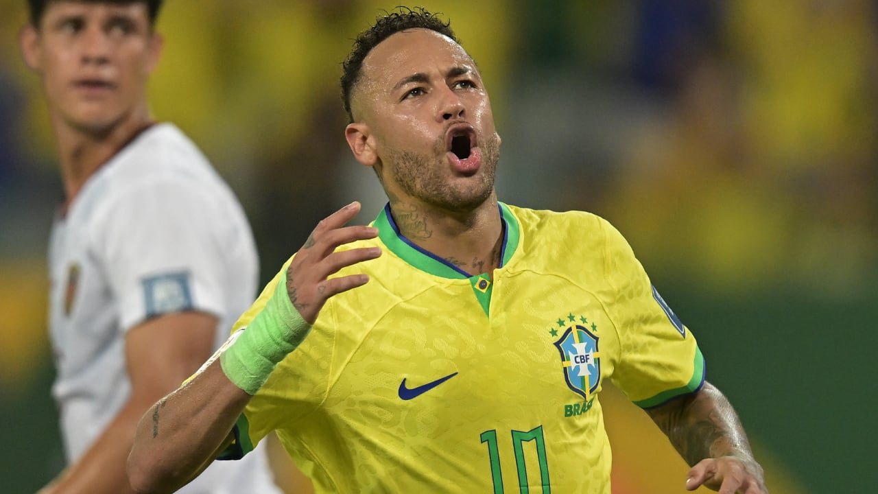 Preocupación por la situación de Neymar en Brasil: se perdió el entrenamiento y fue llevado a una clínica para que le hicieran más exámenes.