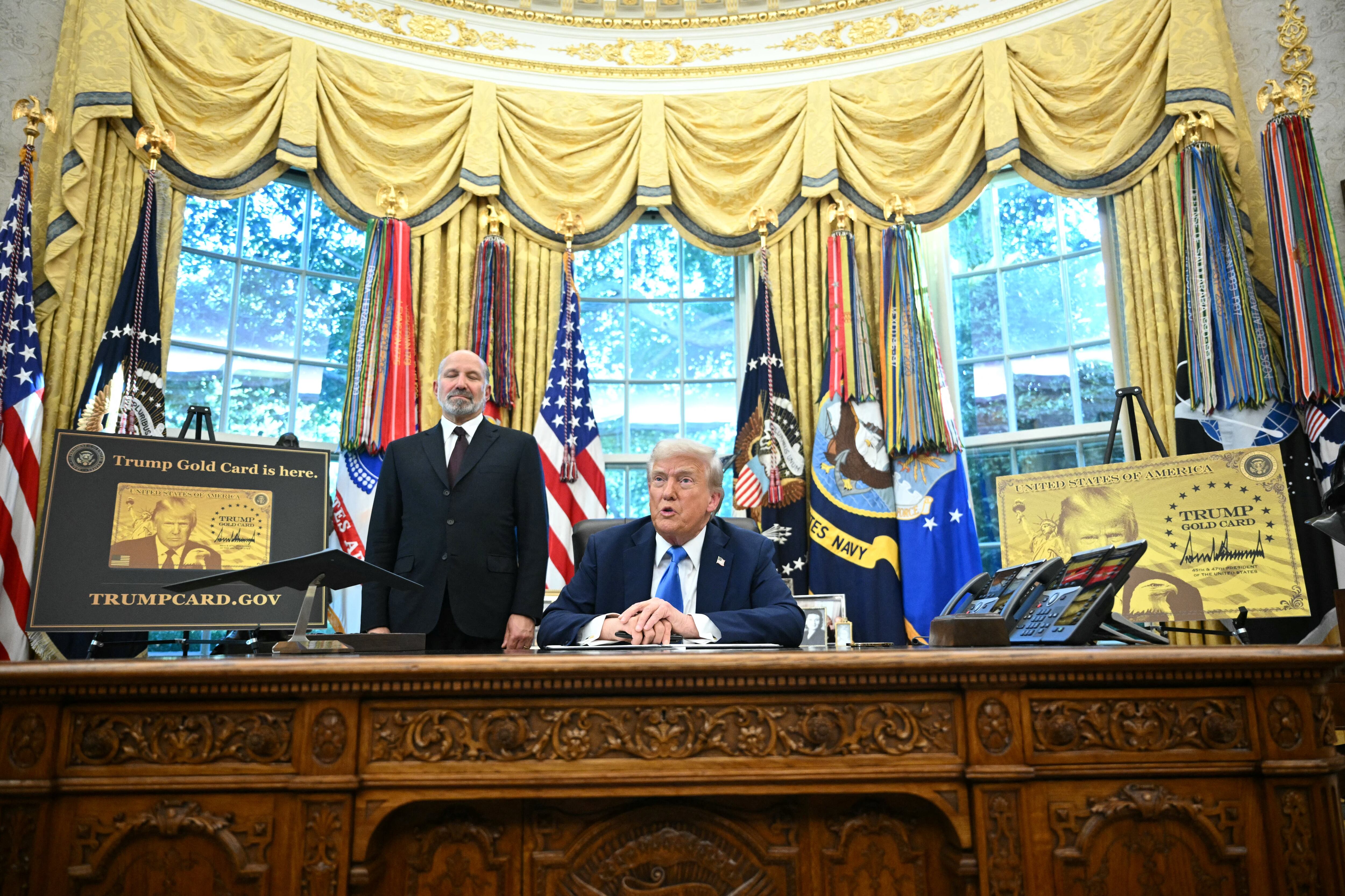 El presidente de Estados Unidos, Donald Trump, firmó una orden ejecutiva que crea un programa de residencia "gold card".