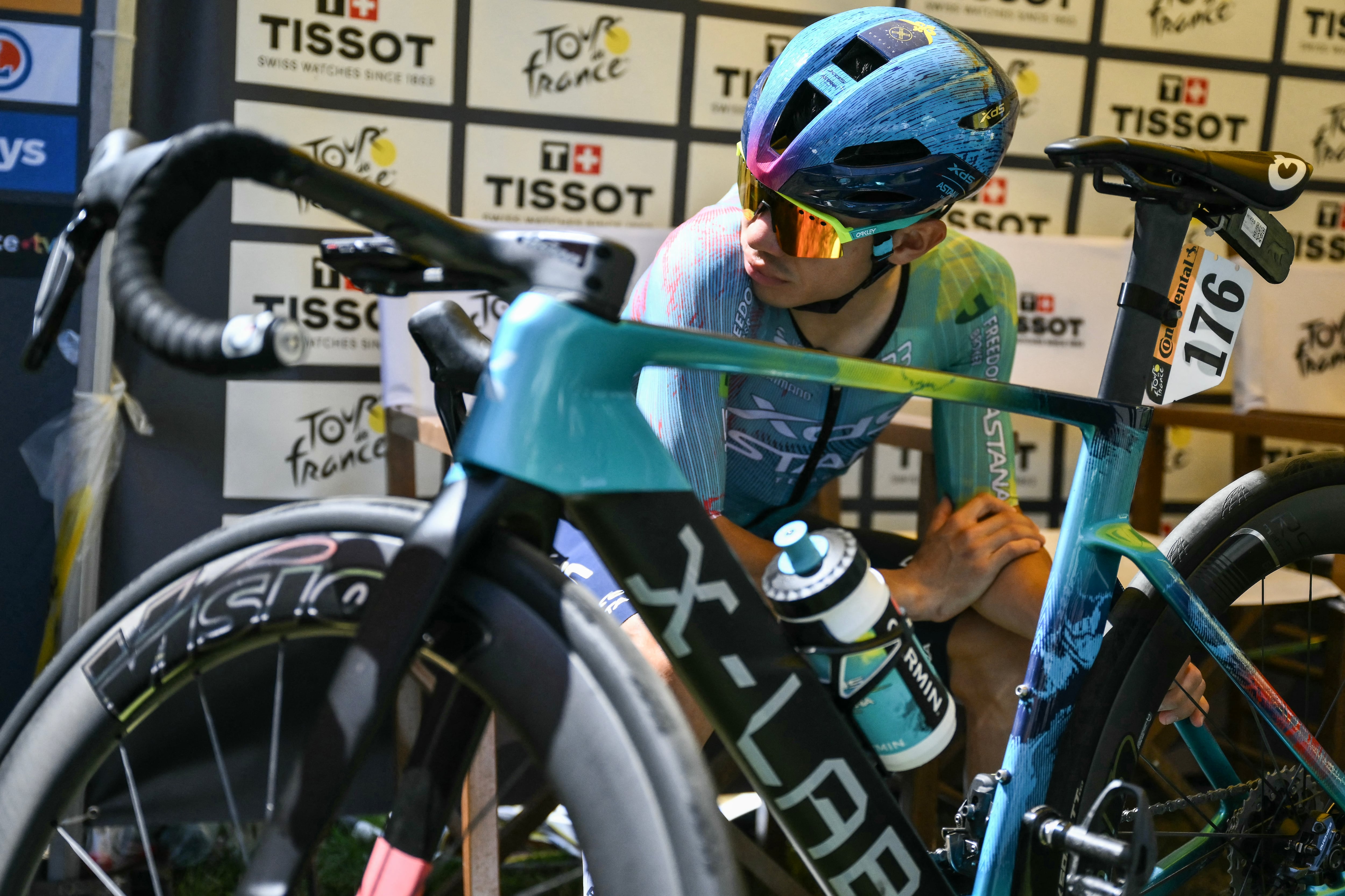 XDS Astana Team's Colombian rider Sergio Higuita awaits to take the start of the 13th stage of the 112th edition of the Tour de France cycling race, 10.9 km individual time trial between Loudenvielle and Peyragudes, in the Pyrenees mountains of southwestern France, on July 18, 2025. (Photo by Marco BERTORELLO / AFP)