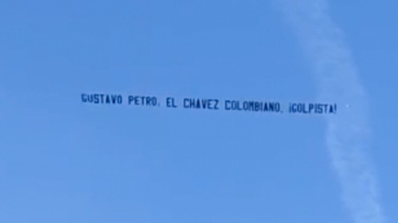 Una avioneta sobrevoló algunas playas de la Florida, en Estados Unidos, con un mensaje en contra de Gustavo Petro.