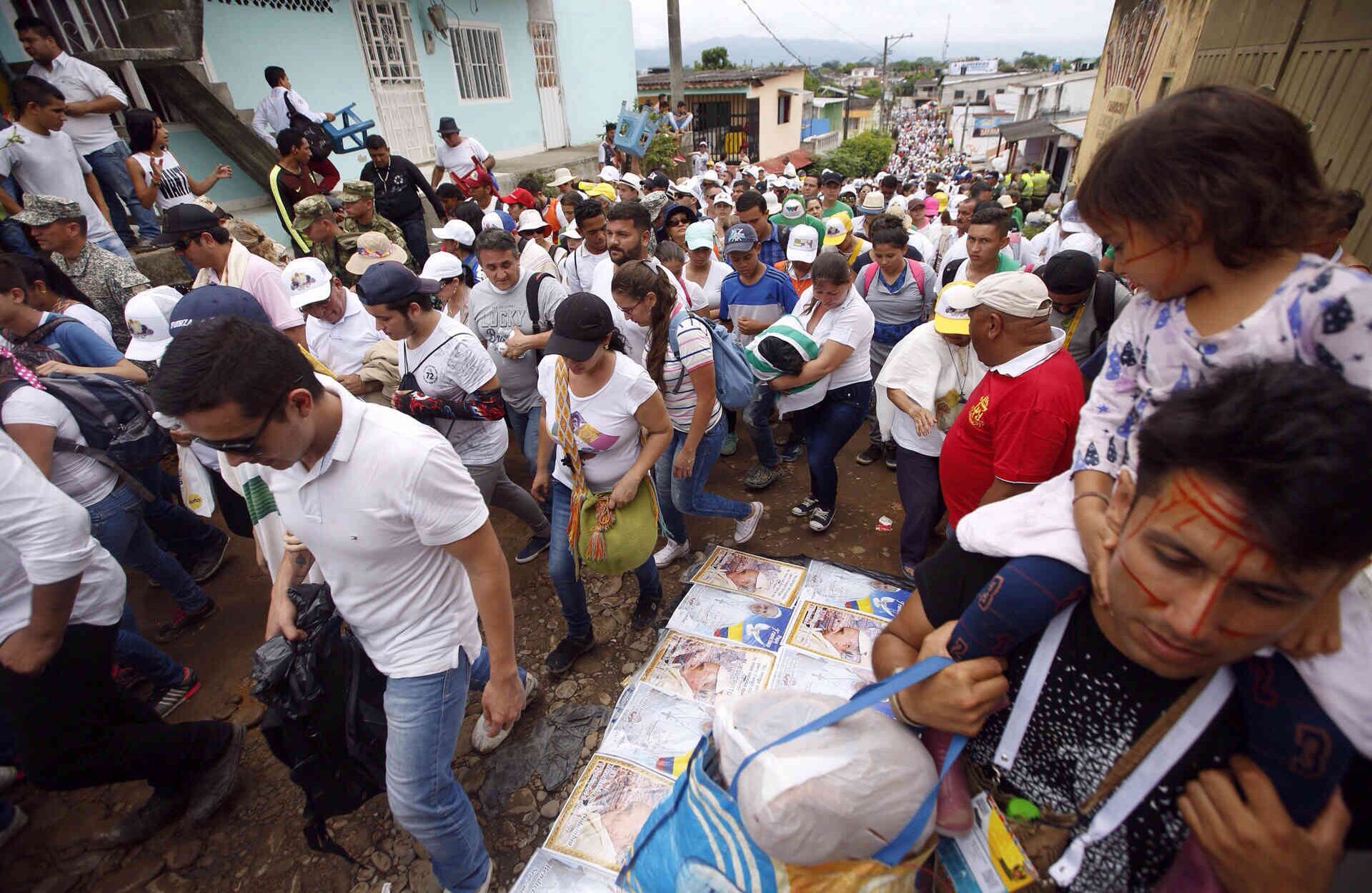 Desplazamiento de personas a Catama. Foto: Esteban Vega// SEMANA. 