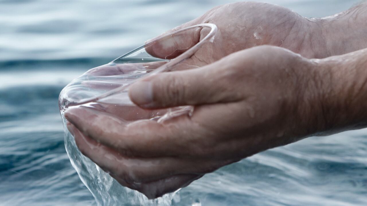 Esta es la forma en que se puede bendecir el agua sin ir a la iglesia.