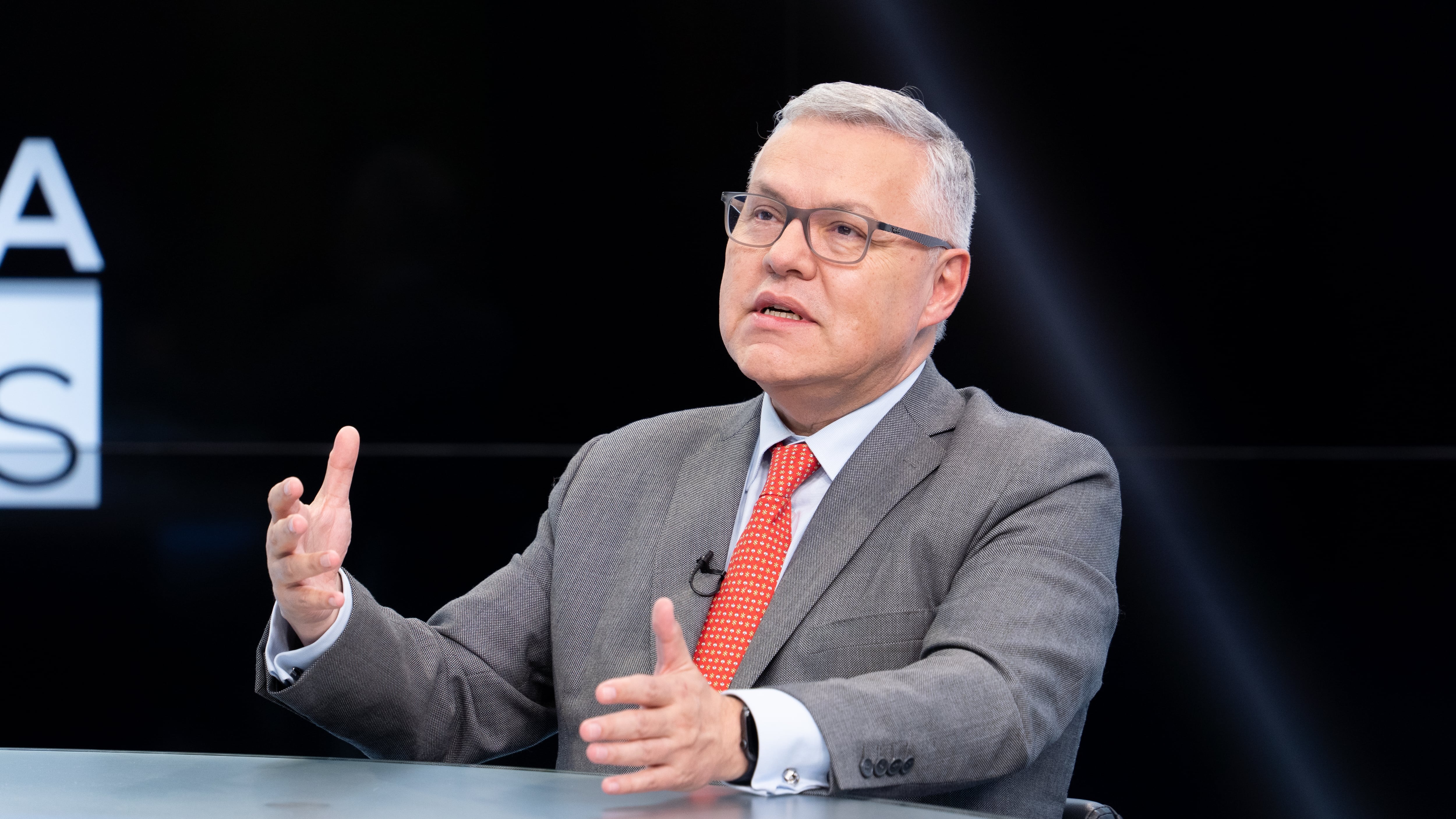 Ministro de Justicia, Néstor Osuna