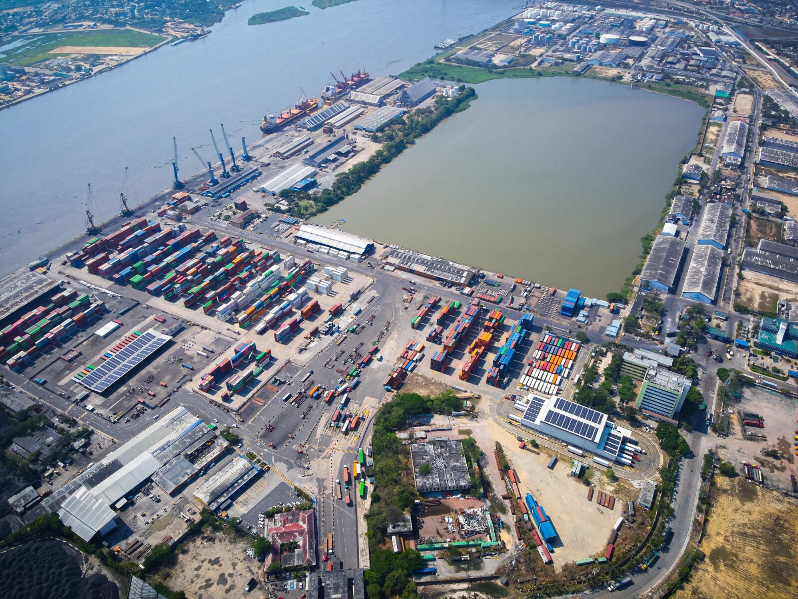 El puerto de Barranquilla es uno de los más importantes del país.