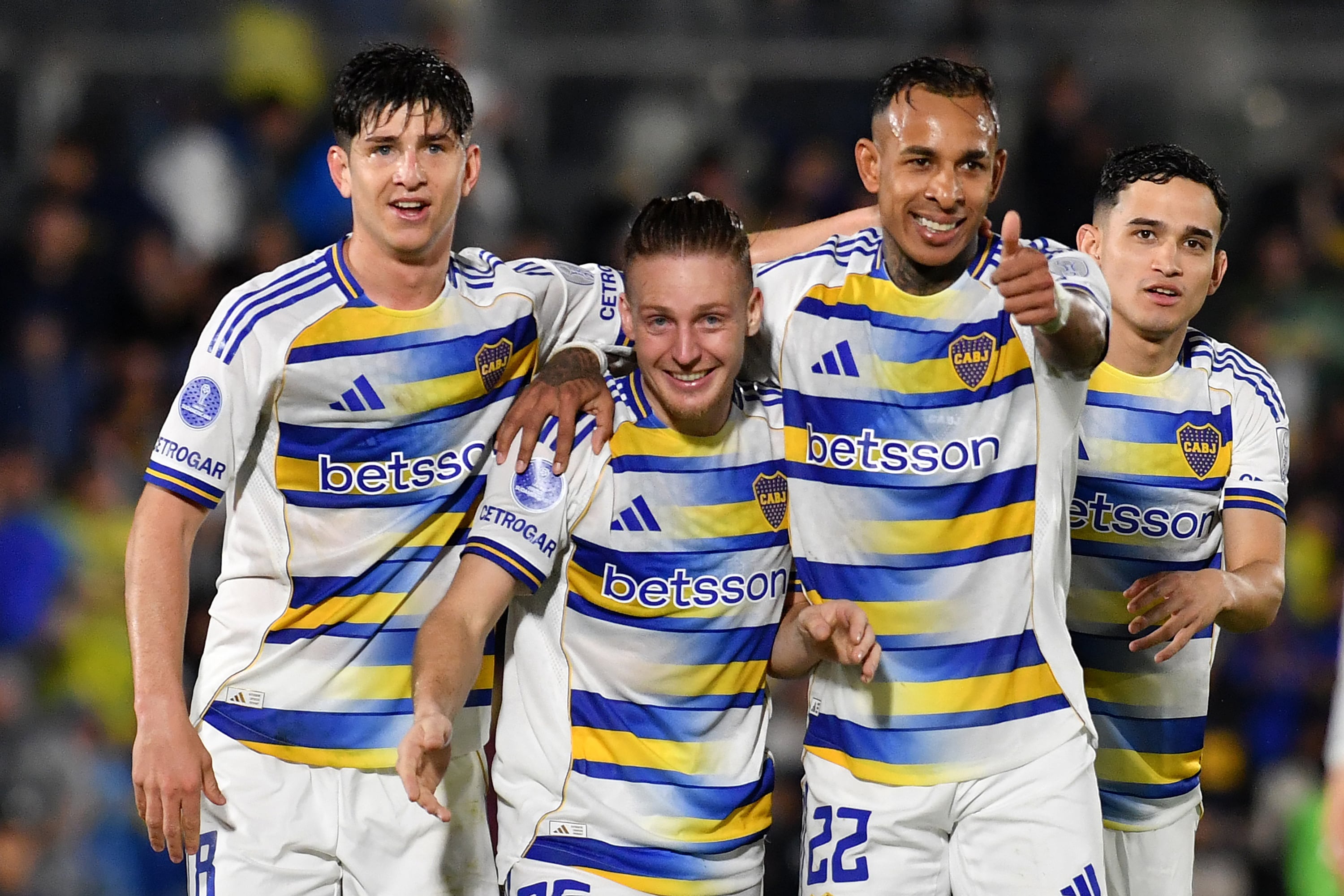 Jugadores de Boca celebran el pase a cuartos