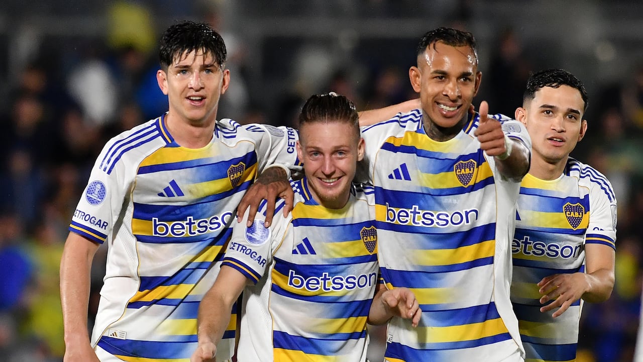 Jugadores de Boca celebran el pase a cuartos.