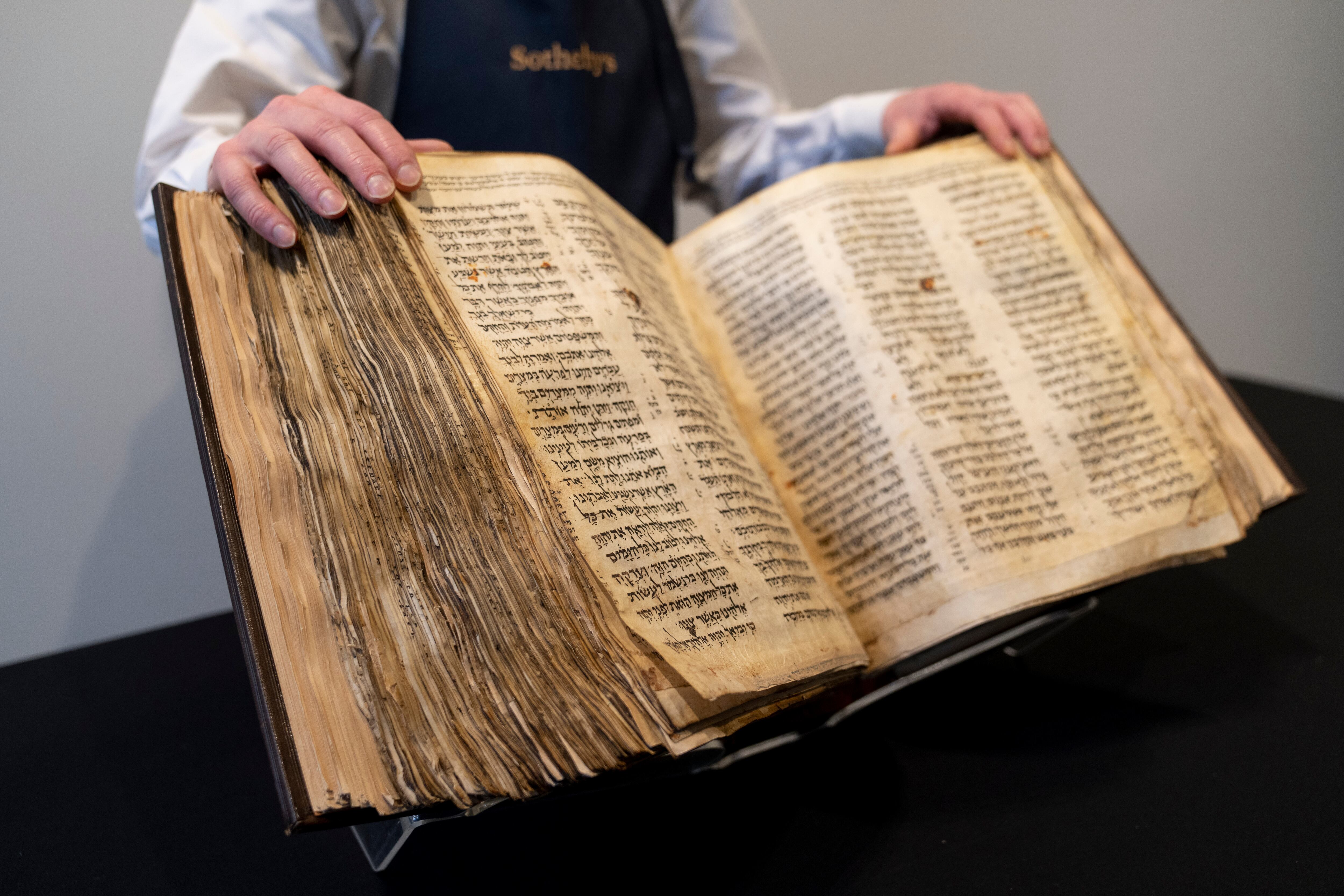 El Codex Sassoon, que data de finales del siglo IX o principios del siglo X, es la Biblia hebrea más antigua y completa descubierta, según Sotheby's. (Foto de referencia)