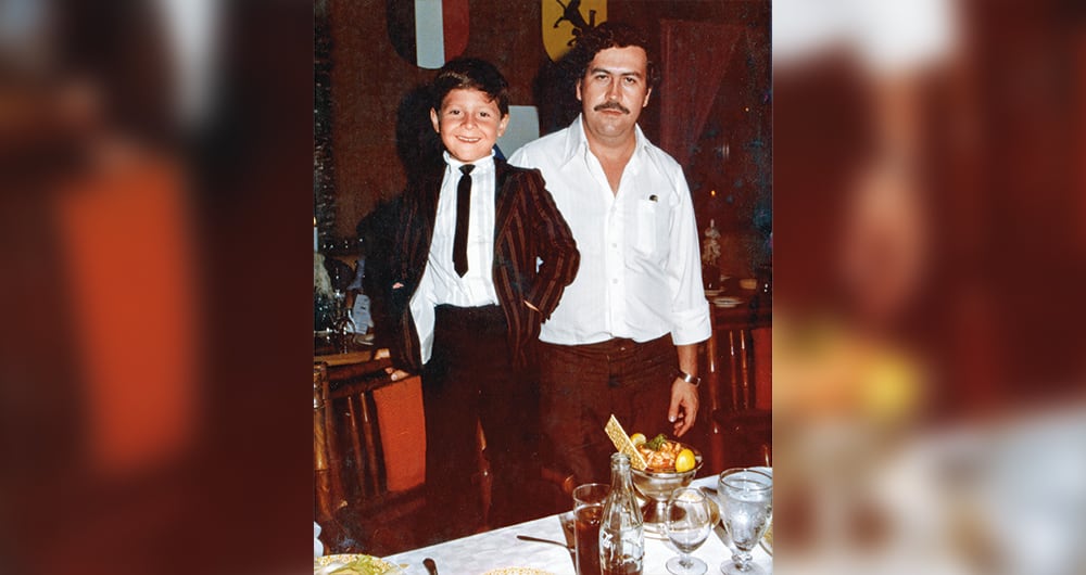  Juan Pablo, hijo del capo, se ha dedicado a pedirles perdón a las víctimas de su padre.