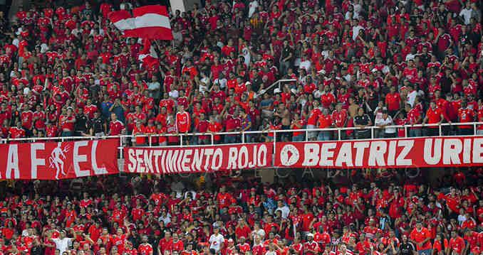 Hinchada de América de Cali en el estadio Pascual Guerrero.