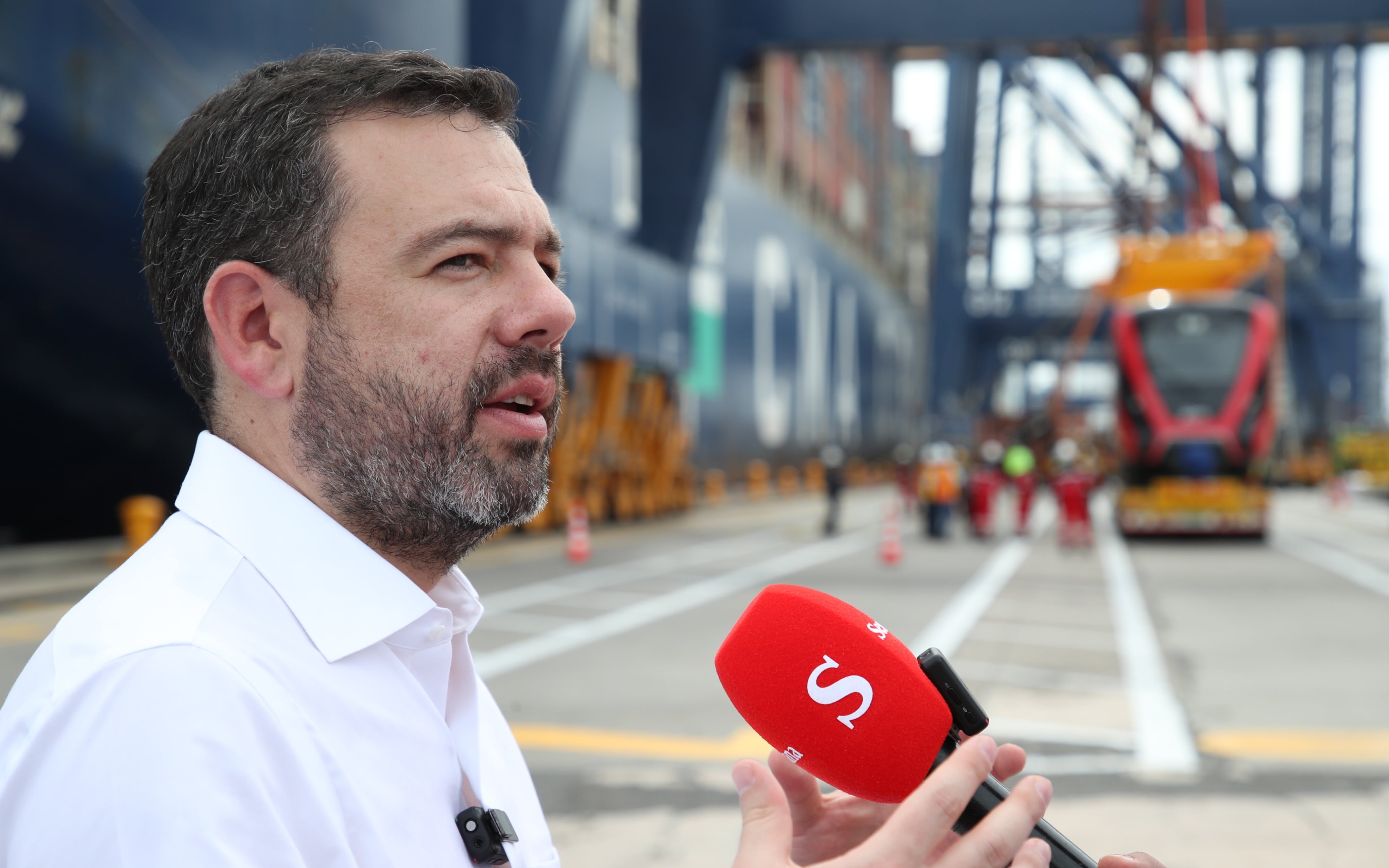 Llegada de los vagones del metro de Bogotá, al puerto de Cartagena.