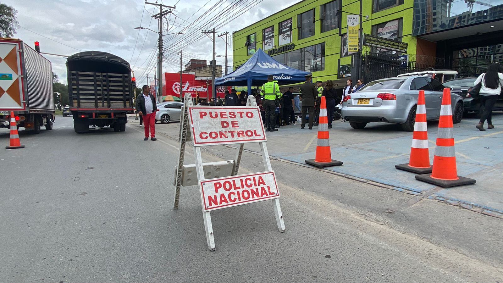 La Policía de Tránsito en Bogotá adelanta una campaña para evitar siniestros en la celebración de las madres. Puestos de Control.