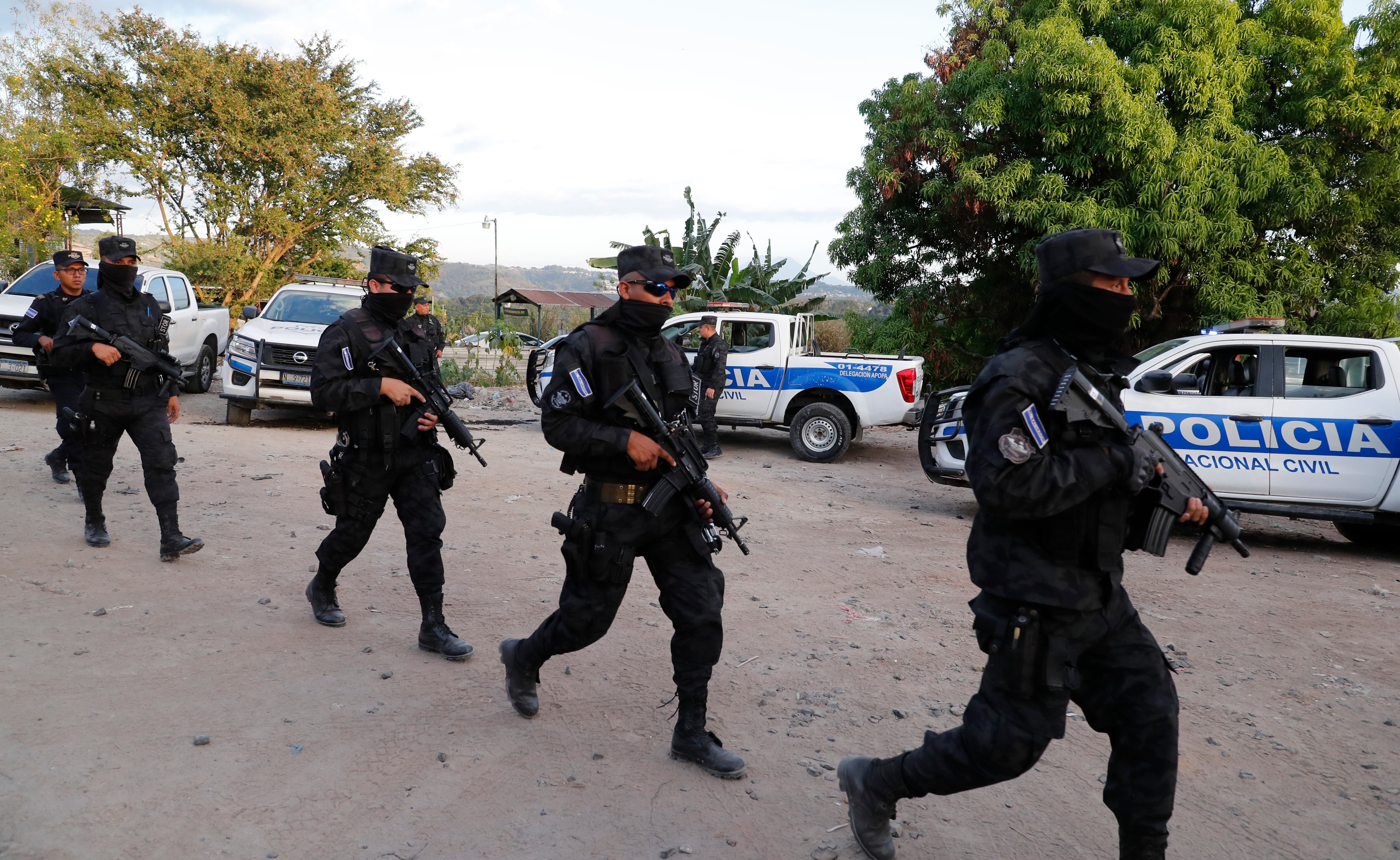 Operativo de Intervención Rápida realizado  por la Policía Nacional Civil (PNC) en La Campanera, Soyapango
El Salvador