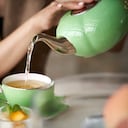 El té de cilantro tiene grandes beneficios para la salud, incluyendo bajar de peso.