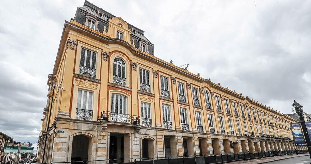   La Alcaldía de Bogotá maneja casi 30 billones de pesos anuales de presupuesto y se encarga de designar a 20 alcaldes locales en la capital.