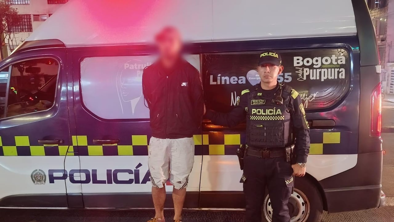 Capturaron a un hombre que intentó robar un celular por la ventana de un TransMilenio.