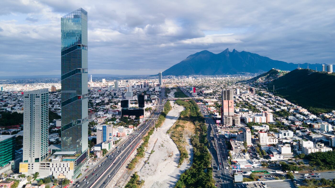Torre Obispado en la ciudad de Monterrey , México - Imagen: Grupo Nest.