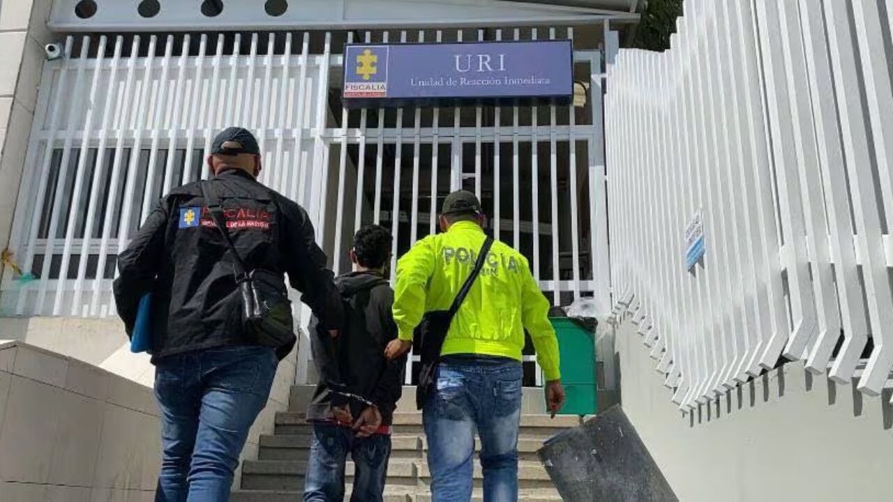 "No se cayó por las escaleras, él la sacó muerta de la habitación", madre de niña brutalmente golpeada por su padrastro en Bucaramanga