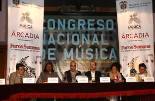 De izquierda a Derecha; Alberto Urrego, Presidente de Sayco; Paula Moreno, Ministra de Cultura; Iván Benavides, Moderador y Productor Musical; Eduardo Arias,Moderador y Periodista; Totó La Momposina, Cantante y Hector Buitrago, Bajista de Aterciopelados.