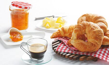 Los alimentos en el desayuno suelen ser blanditos y con texturas poco duras.