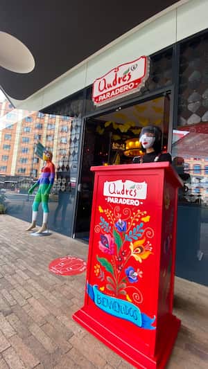 Andrés carne de res, paradero que lanza en el hotel Hyatt.