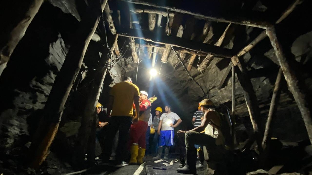 En el ocurrió un accidente y seis mineros están atrapados
