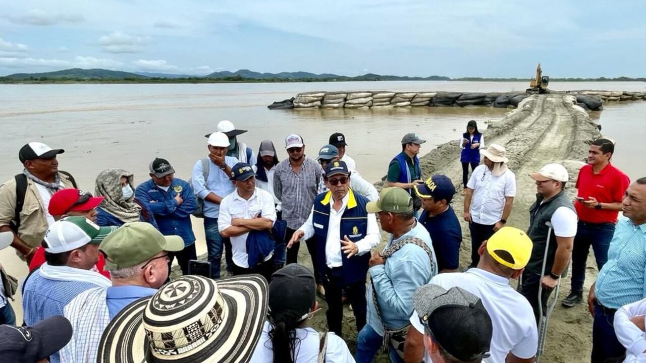 El director de la Unidad Nacional para la Gestión del Riesgo visitó La Mojana y alertó al Gobierno nacional por la crisis que la ola invernal ha causado en la región.