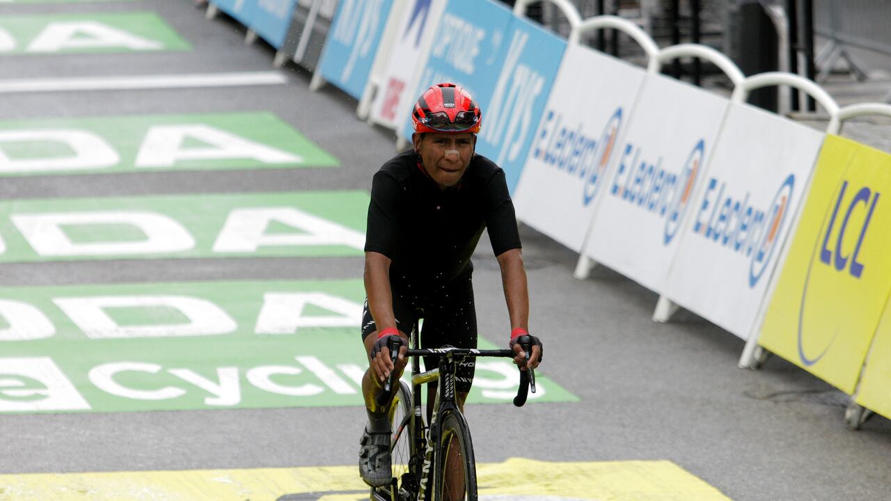Nairo Quintana en la meta de Tignes