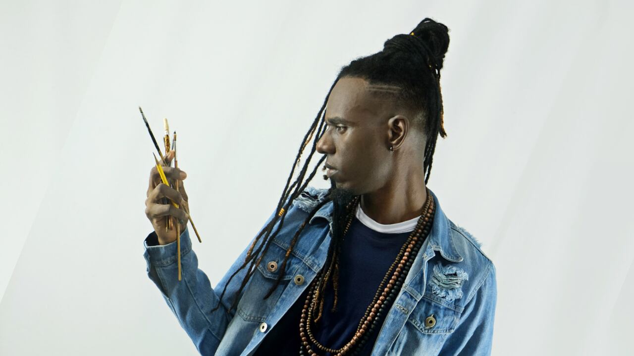 Yeison Riascos se inspira en su gente y en sus territorios para crear. En formación, este artista también instruye a jóvenes de su comunidad y les comparte lo que aprende.