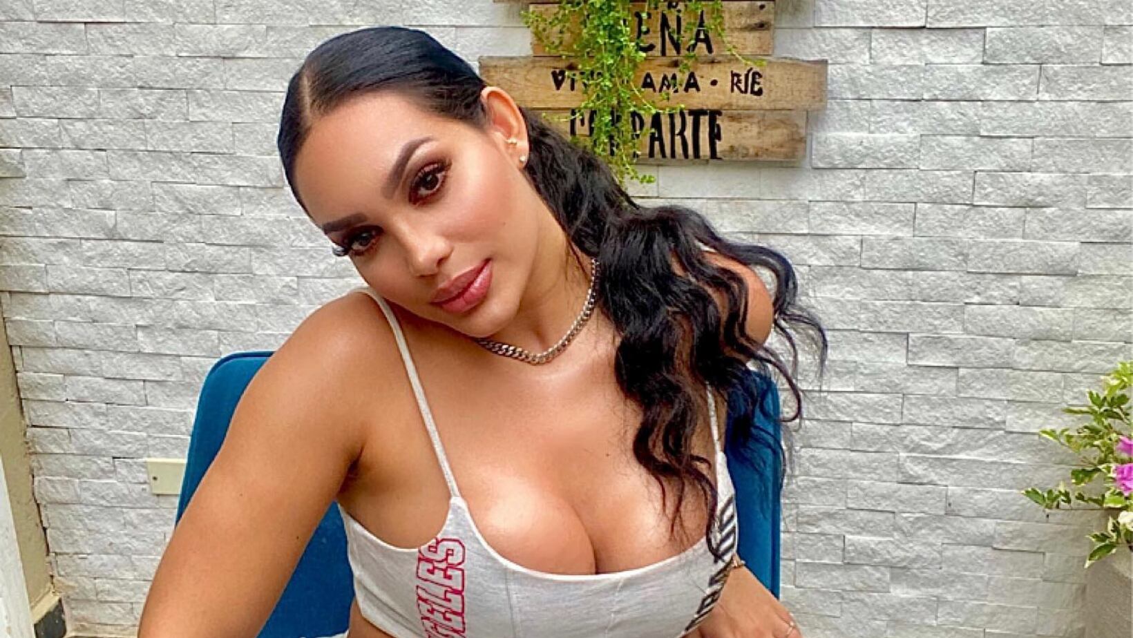 Andrea Valdiri se robó toda la atención con sus movimientos de cadera