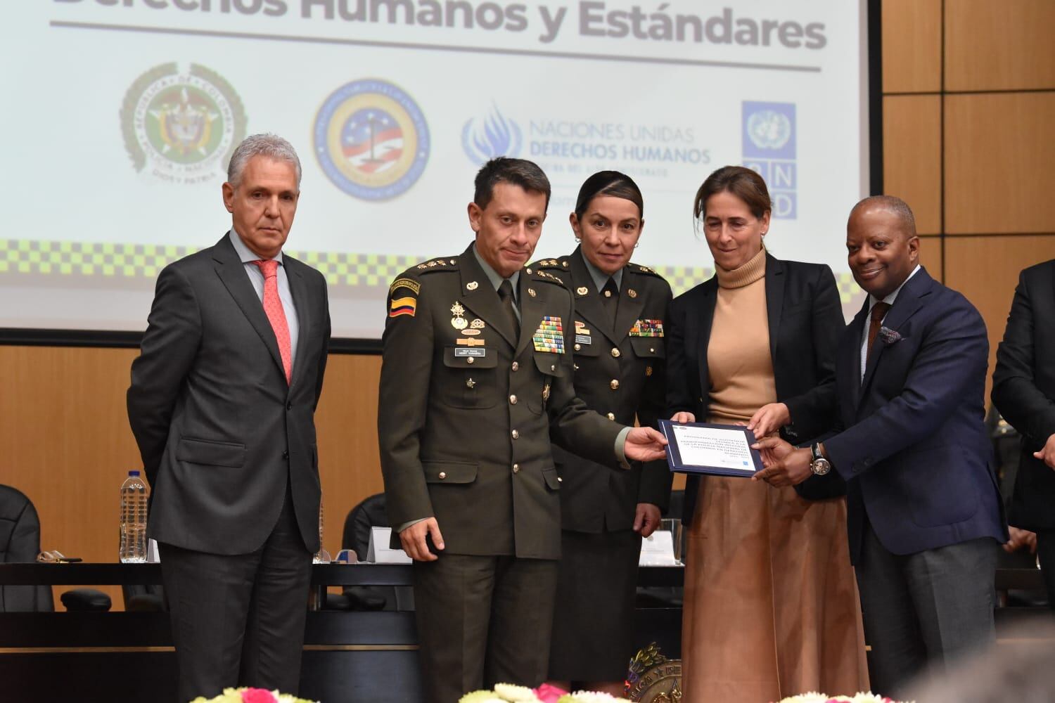 El director de la Policía, el general Henry Sanabria, aseguró que el Esmad no se acabaría