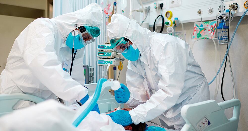 Según un artículo publicado en la revista JAMA Network Open la mitad de las personas que sobreviven al covid-19 sufren problemas fiscos y psicológicos meses después. 