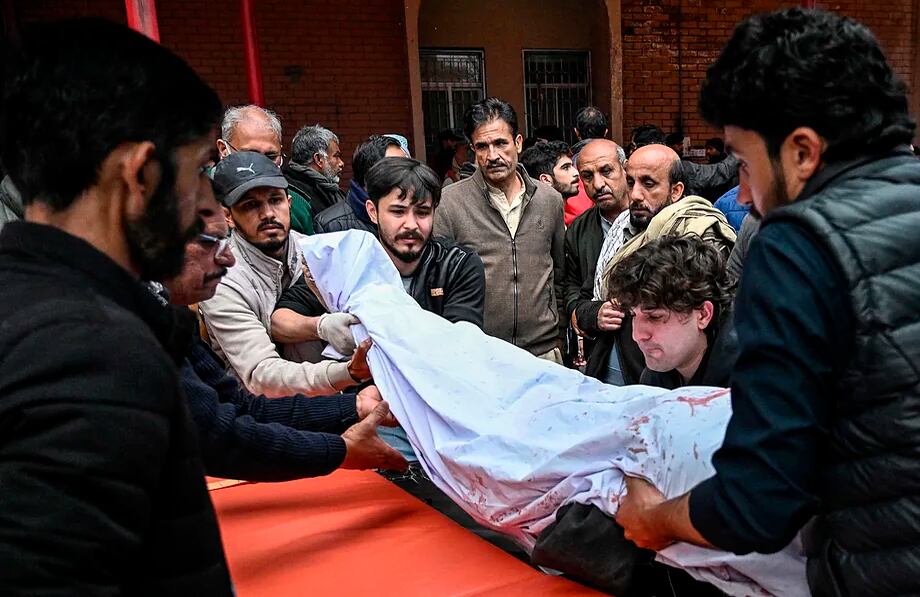 Impactante atentado en Pakistán, más de 200 personas alcanzadas por explosión de un suicida