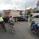 Siniestro solo daños en la localidad de Puente Aranda entre automóvil y tractocamión en la Av. Américas con Av. Boyacá , Sentido Occidente - Oriente.